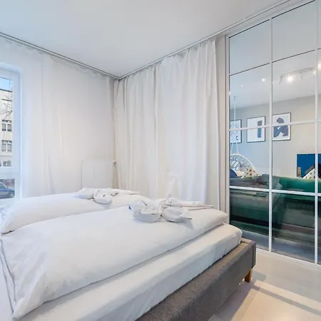 Riverfront Gdansk, Sun & Snow