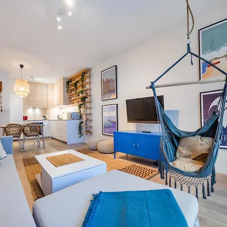 Riverfront Gdansk, Sun & Snow