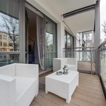 Sun & Snow Riverfront Apartment Gdansk
