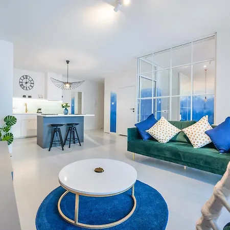 Riverfront Gdansk, Sun & Snow * グダニスク