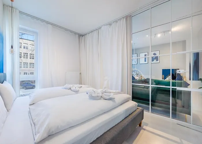 Riverfront Gdansk, Sun & Snow