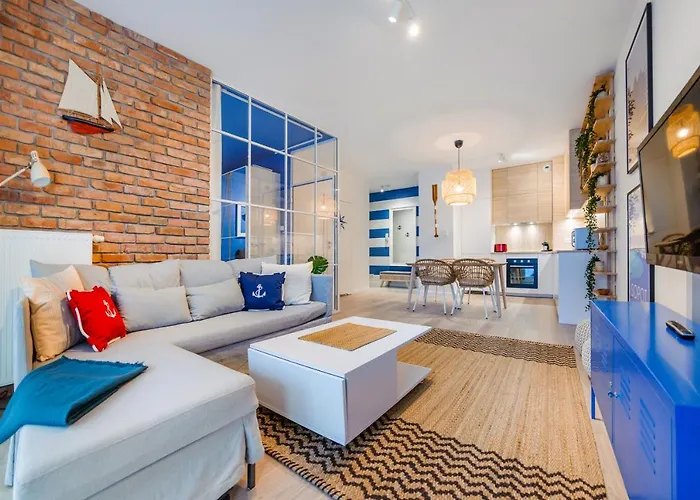 Riverfront Gdansk, Sun & Snow