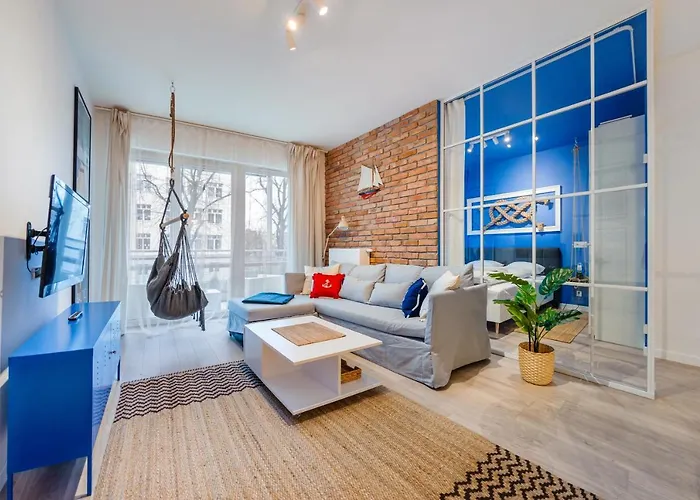 Riverfront Gdansk, Sun & Snow *