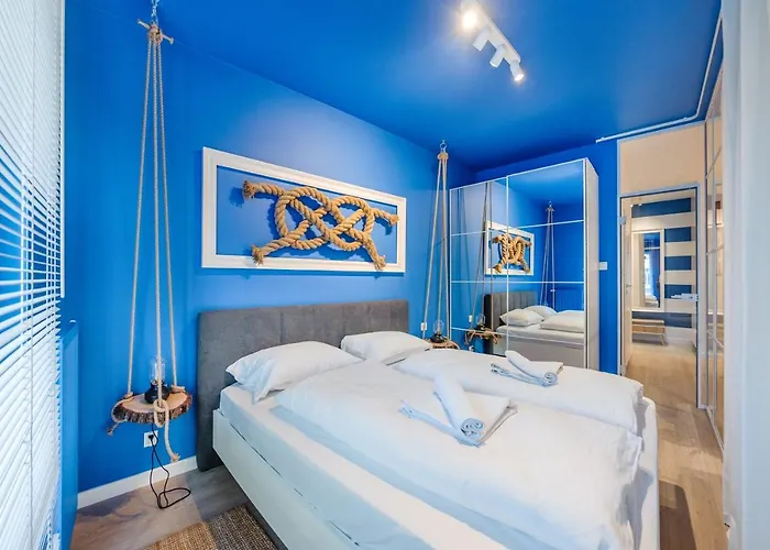 Riverfront Gdansk, Sun & Snow