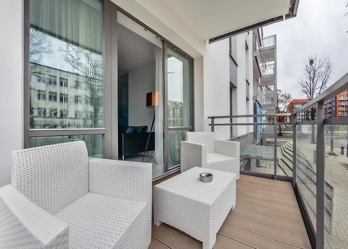 Riverfront Gdansk, Sun & Snow *