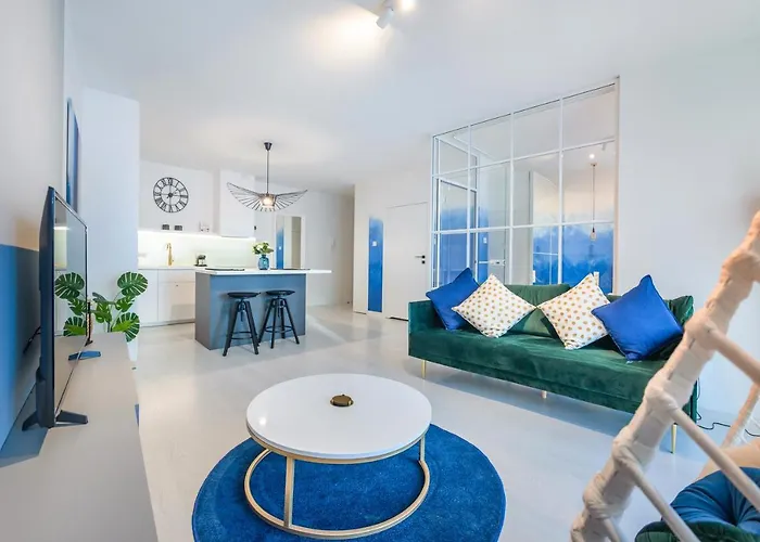 Riverfront Gdansk, Sun & Snow * غدانسك